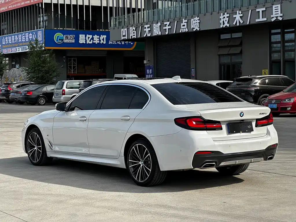 BMW 5 Series — миниатюра 13