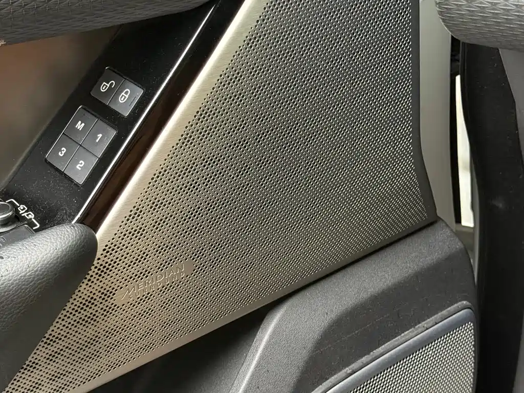 Land Rover Velar — миниатюра 13