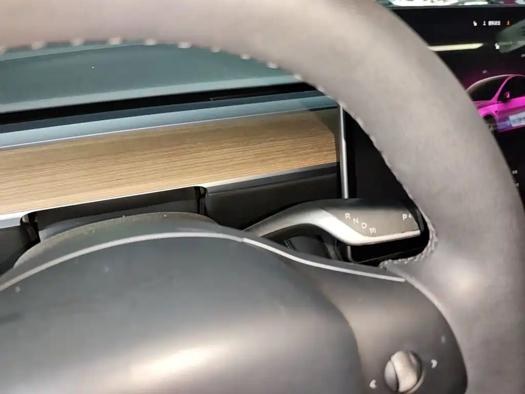 Tesla Model Y — миниатюра 14