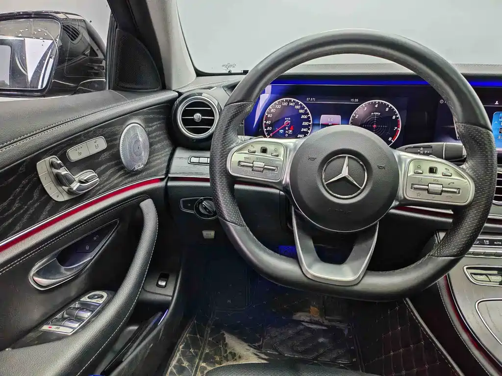 Mercedes-Benz E-Class — миниатюра 9
