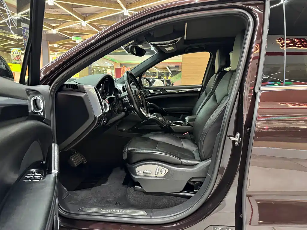 Porsche Cayenne — миниатюра 9