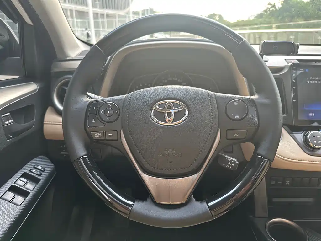 Toyota RAV4 — миниатюра 9