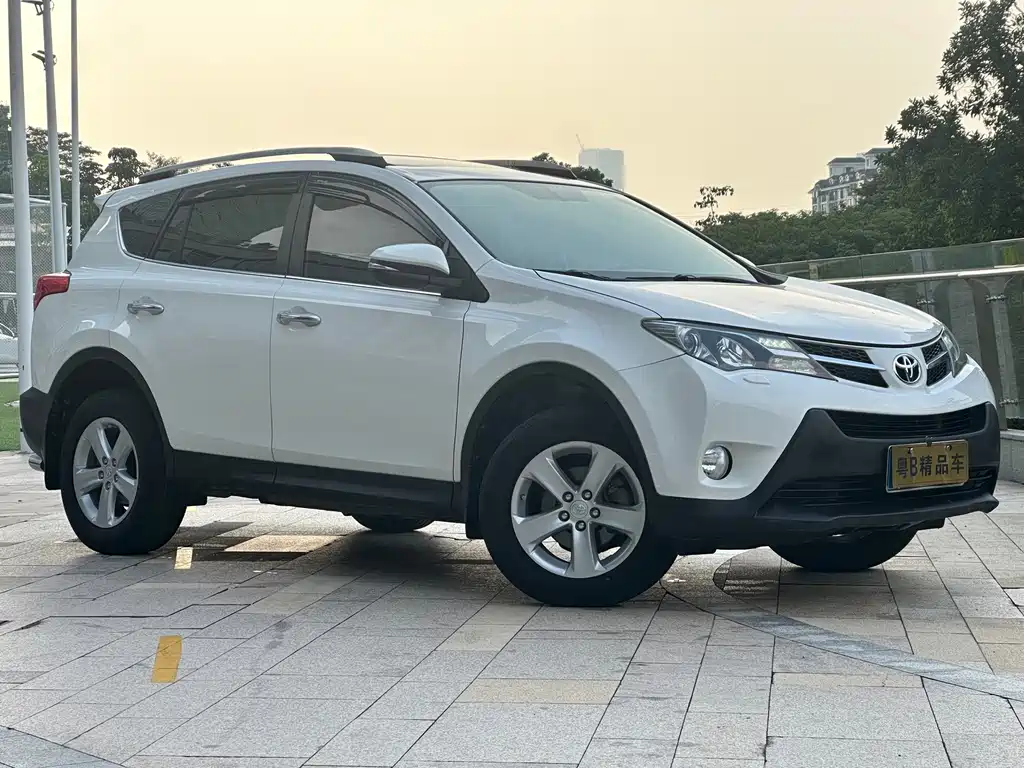 Toyota RAV4 — миниатюра 3