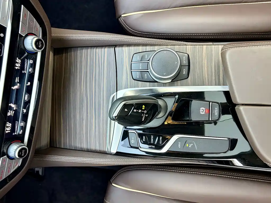 BMW 5 Series New Energy — миниатюра 13