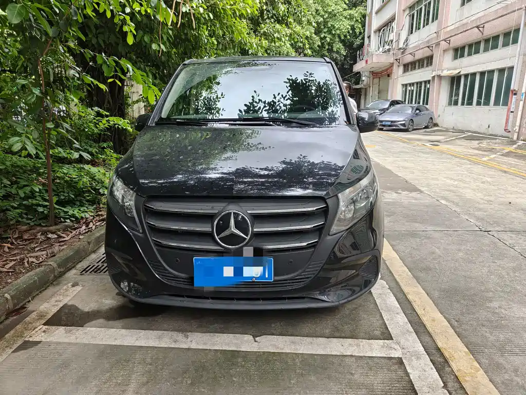 Mercedes-Benz Vito 2023 2.0T 7 мест