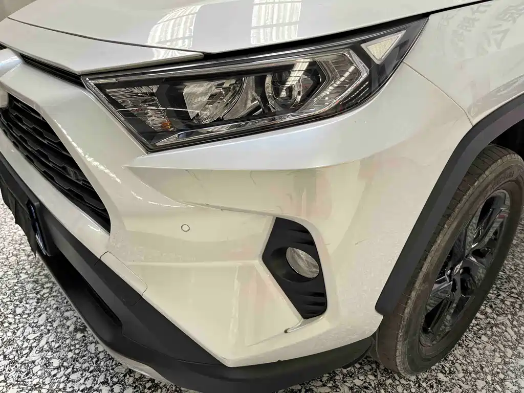 Toyota RAV4 — миниатюра 4