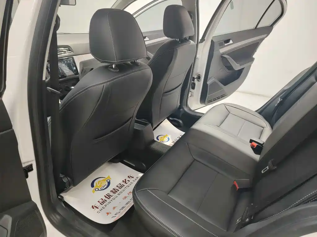 Volkswagen Lavida — миниатюра 6