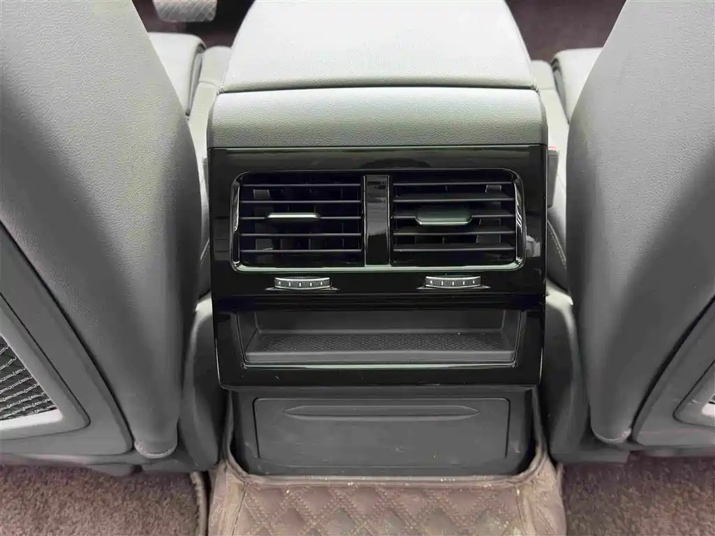 Volkswagen Touareg — миниатюра 14