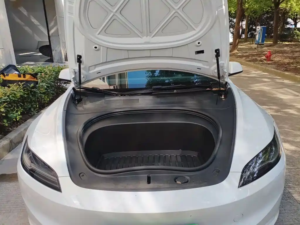Tesla Model 3 — миниатюра 20