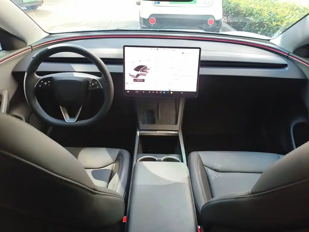 Tesla Model 3 — миниатюра 10