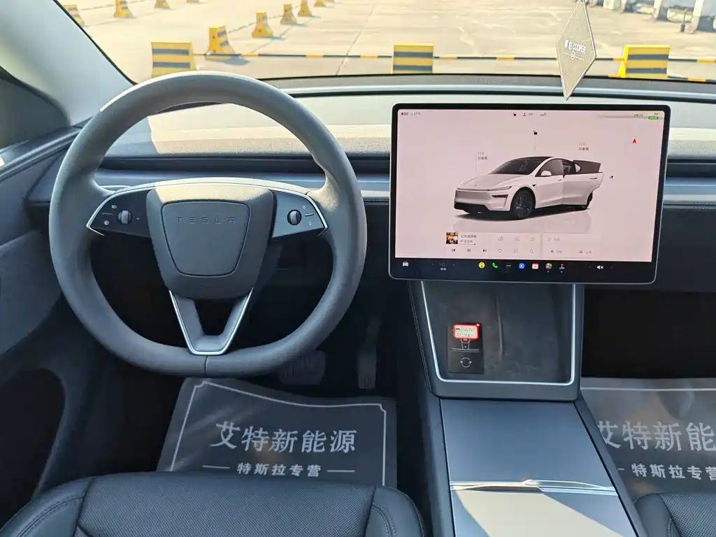 Tesla Model Y — миниатюра 17