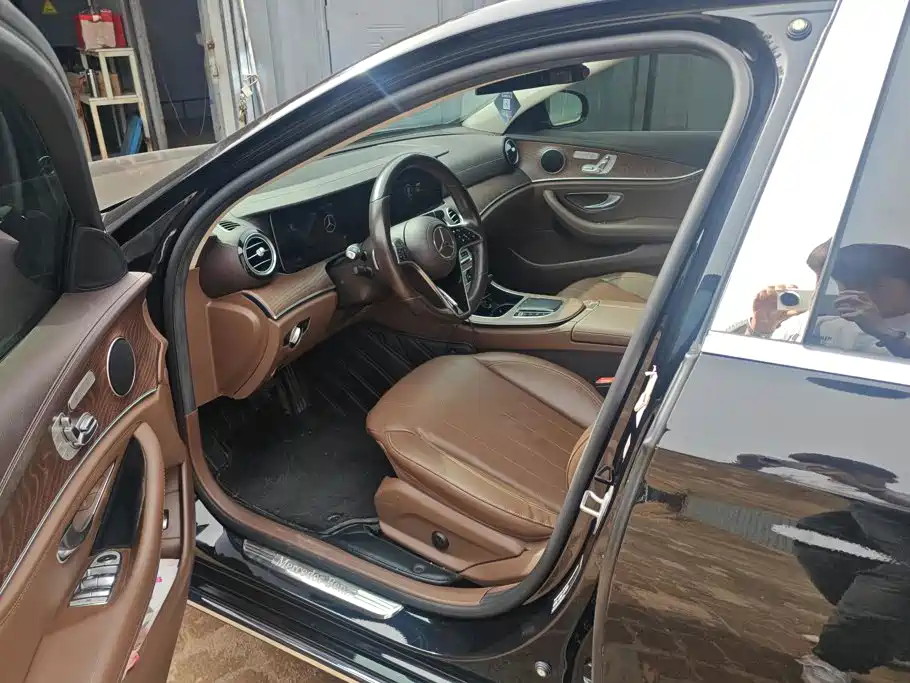 Mercedes-Benz E-Class — миниатюра 9