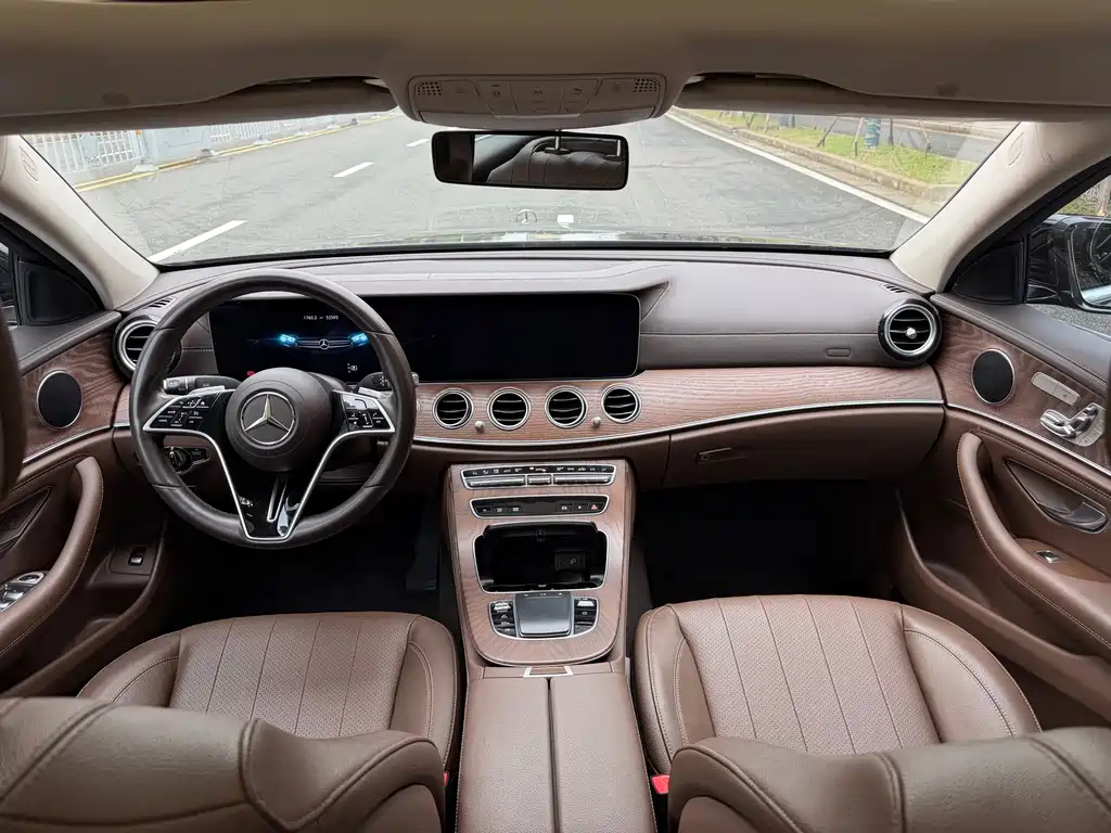 Mercedes-Benz E-Class 2023 — фото 6