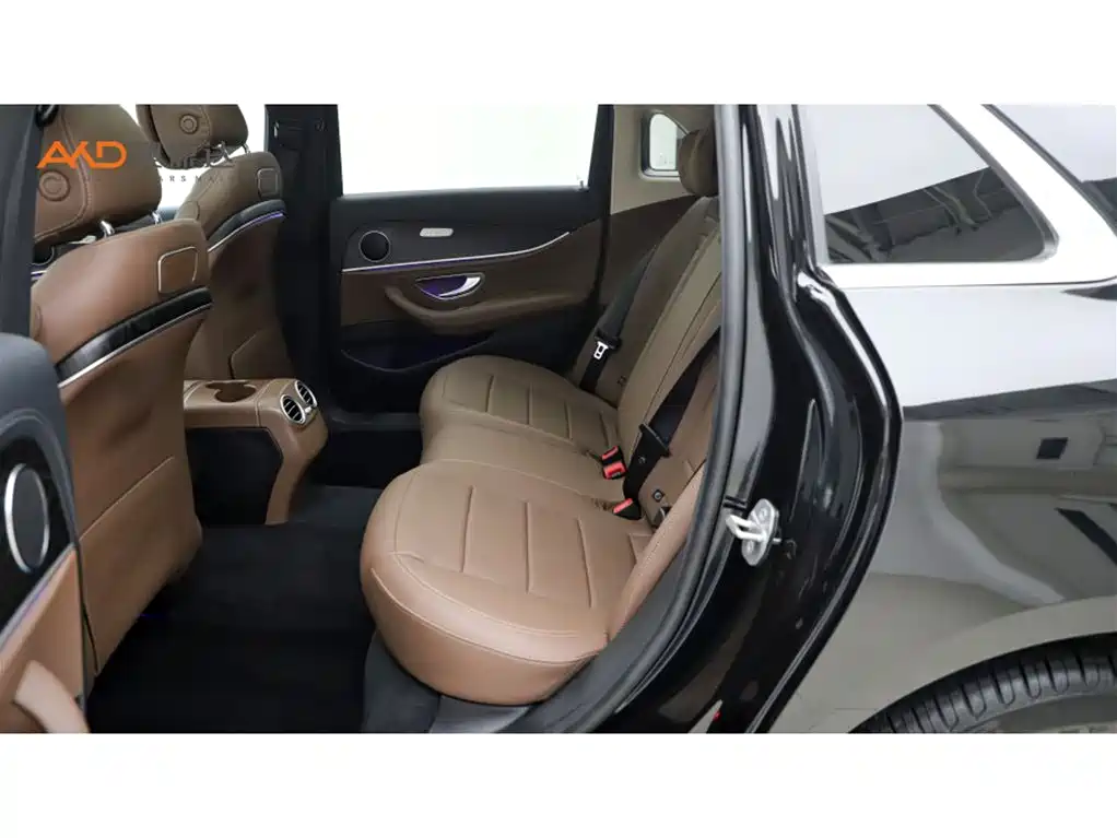 Mercedes-Benz E-Class — миниатюра 7