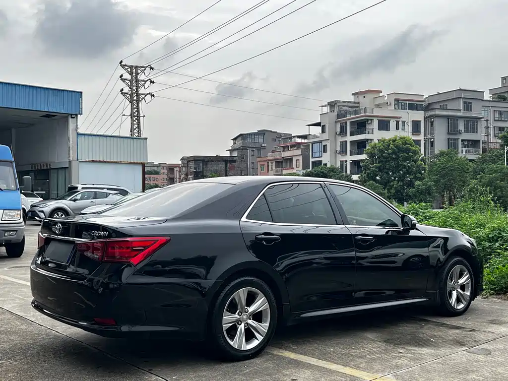 Toyota Crown — миниатюра 7