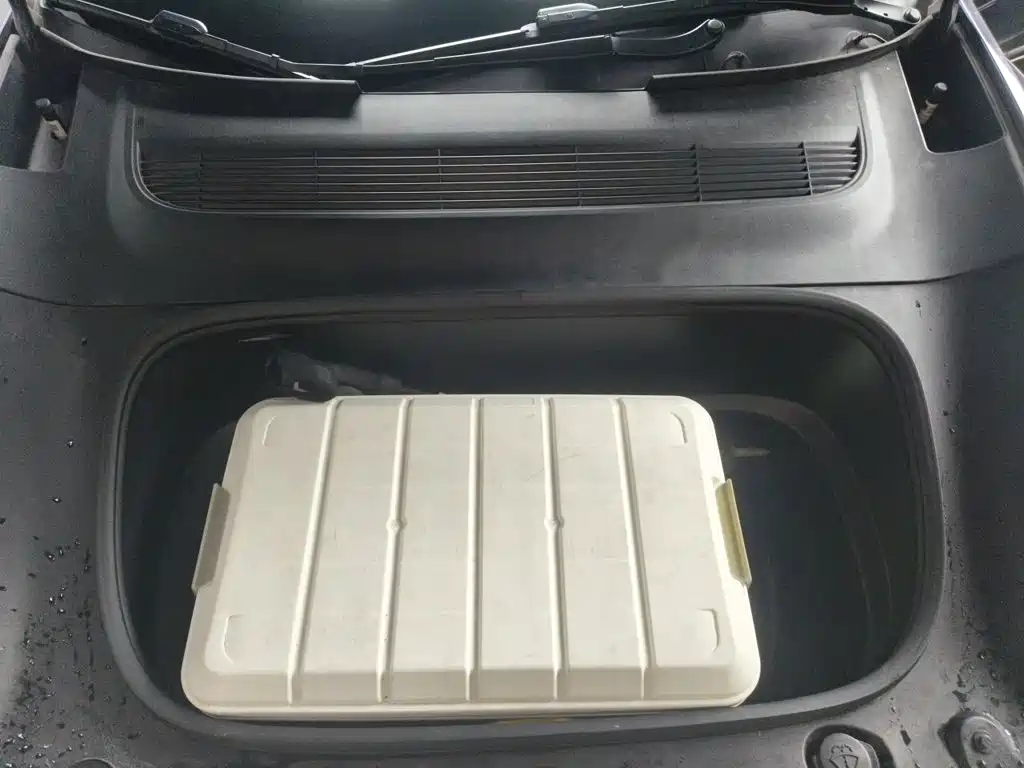 Tesla Model Y — миниатюра 16