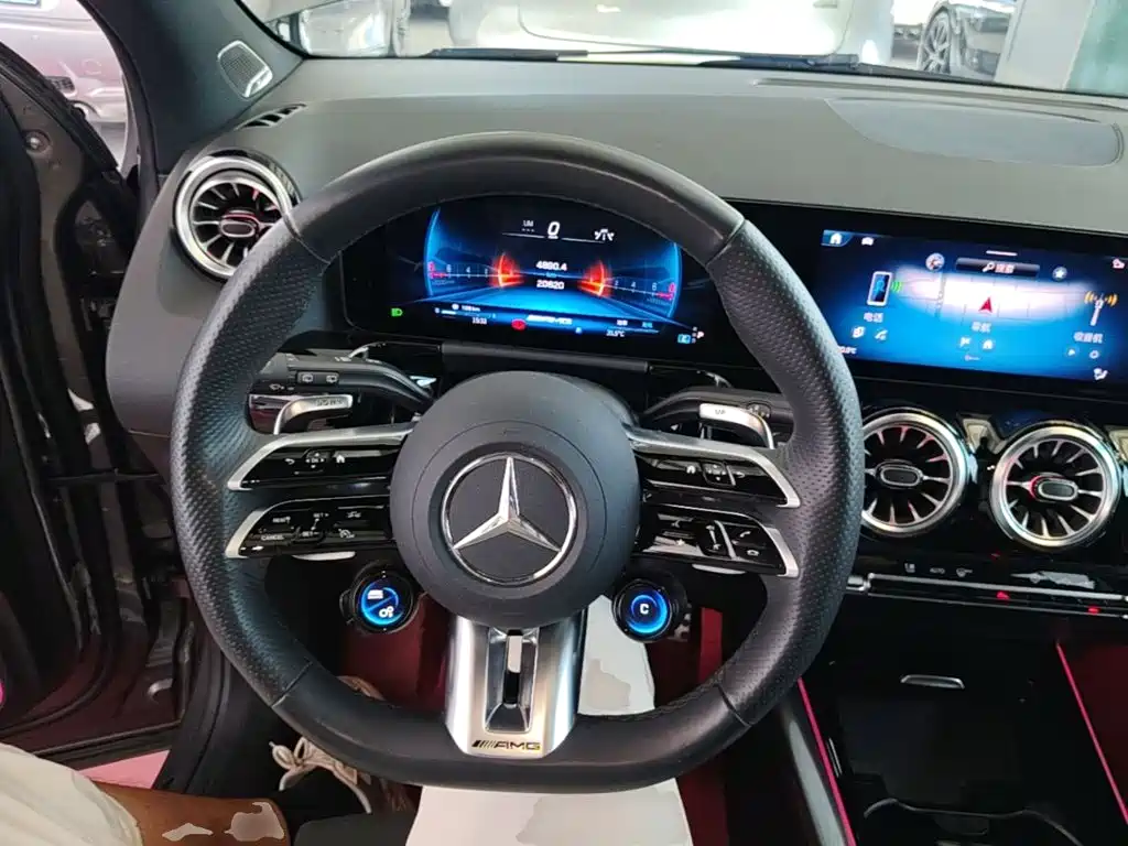 Mercedes-Benz GLA AMG — миниатюра 11