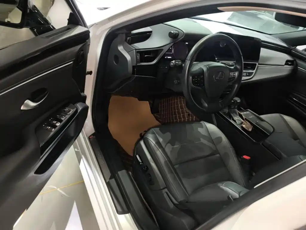 Lexus ES — миниатюра 16