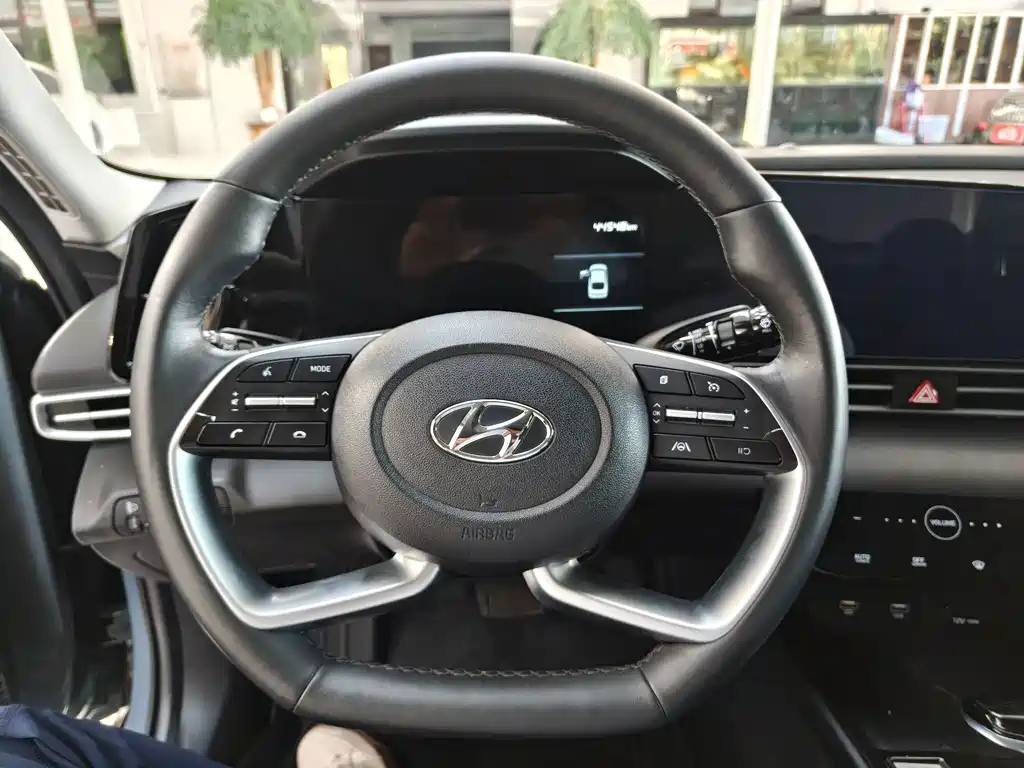 Hyundai Elantra — миниатюра 6