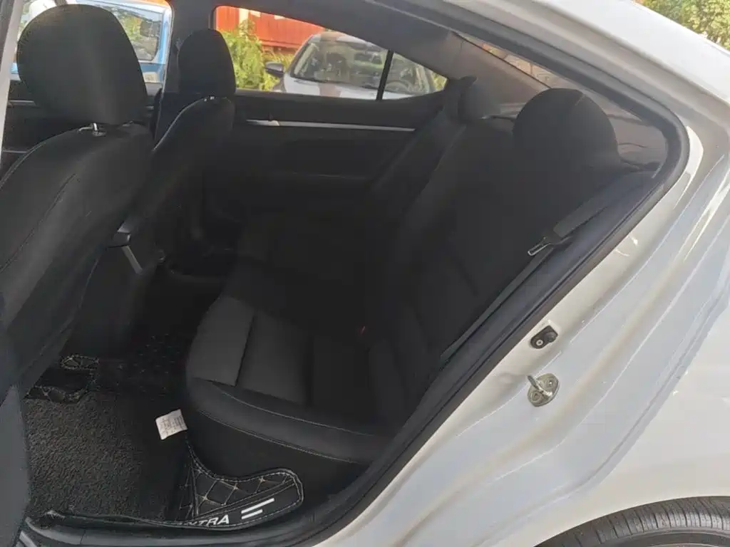 Hyundai Elantra — миниатюра 17