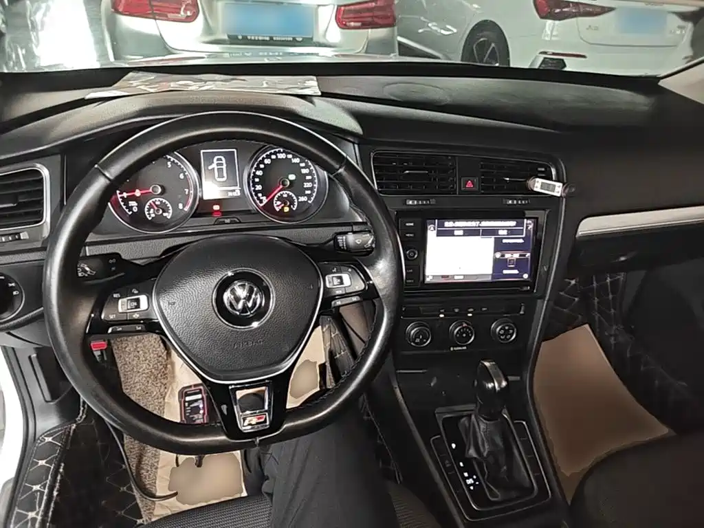 Volkswagen Golf — миниатюра 10