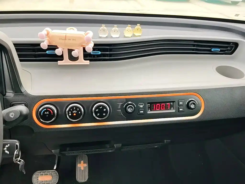 Wuling MINIEV — миниатюра 13