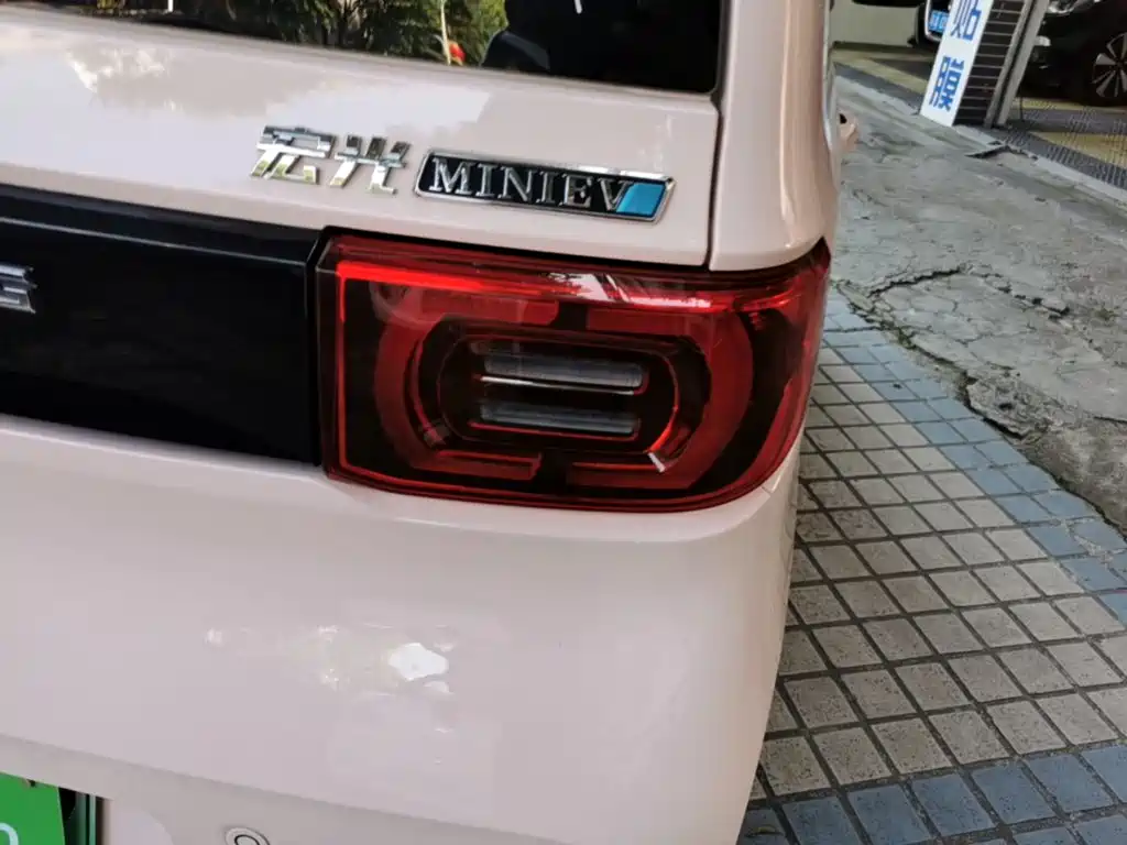 Wuling MINIEV — миниатюра 8