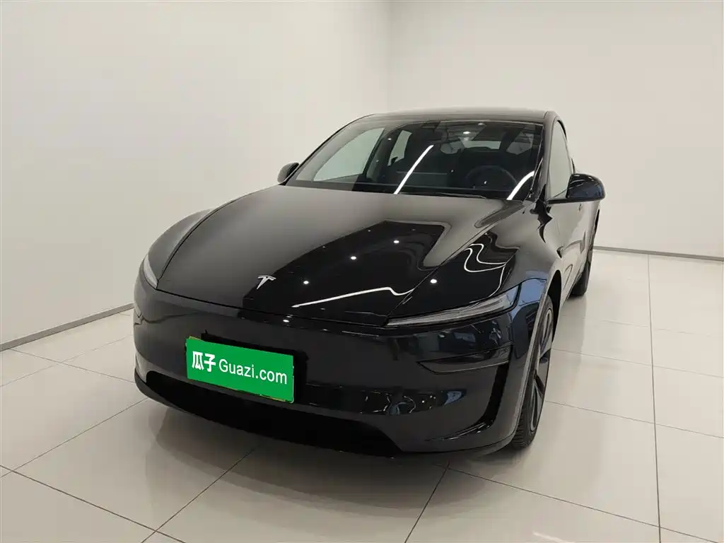 Tesla Model Y 2025