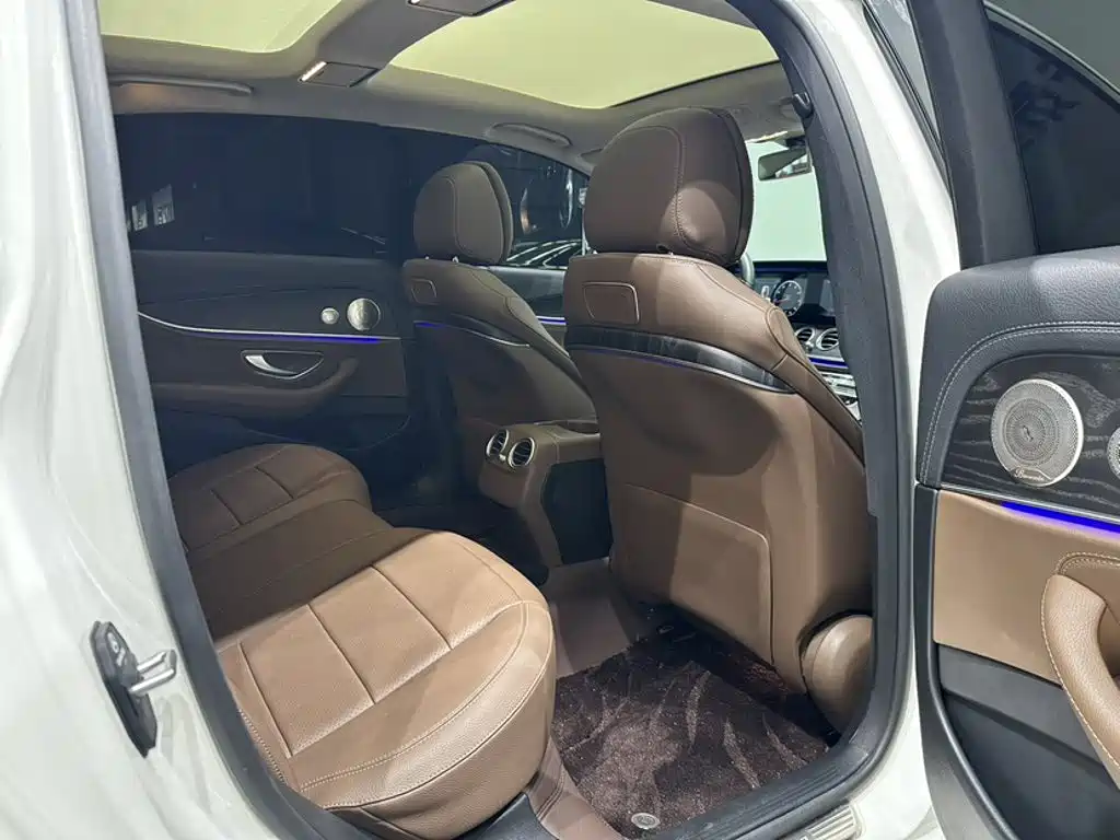 Mercedes-Benz E-Class — миниатюра 17