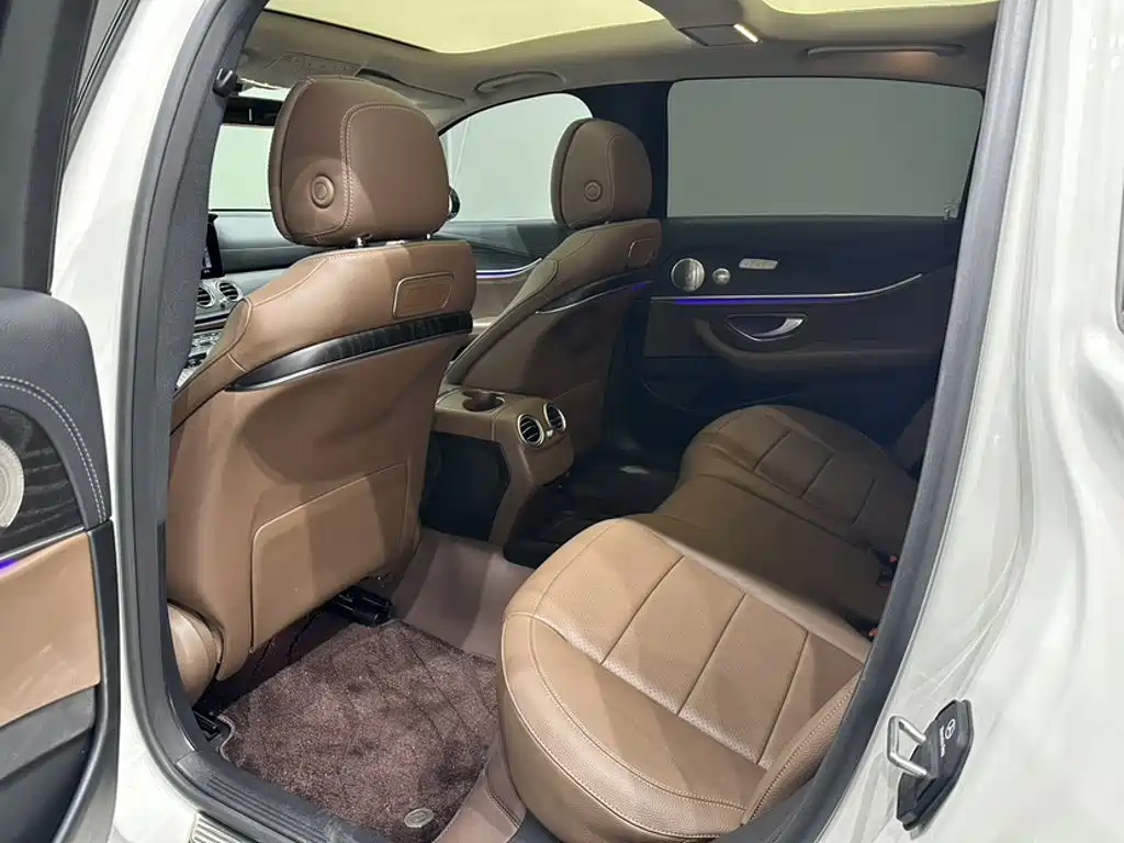 Mercedes-Benz E-Class — миниатюра 16