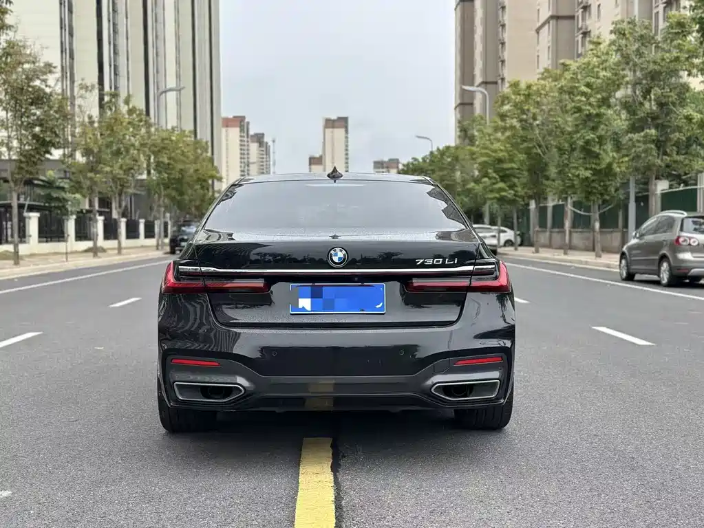 BMW 7 Series — миниатюра 5