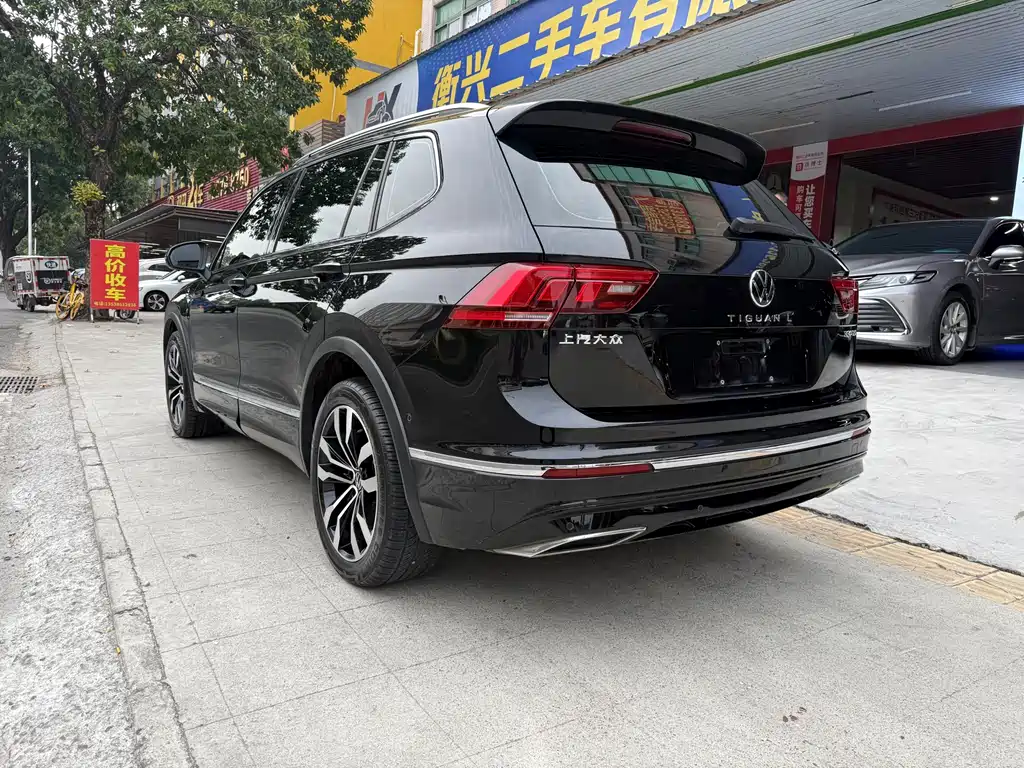 VOLKSWAGEN TIGUAN L