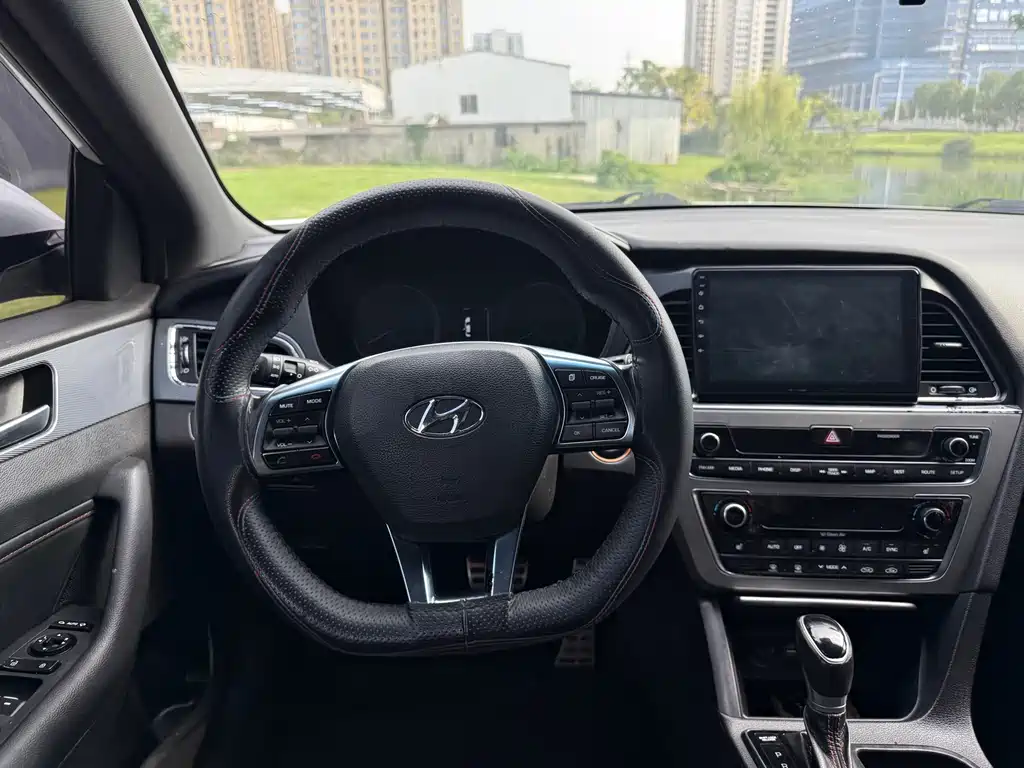 Hyundai Sonata — миниатюра 10