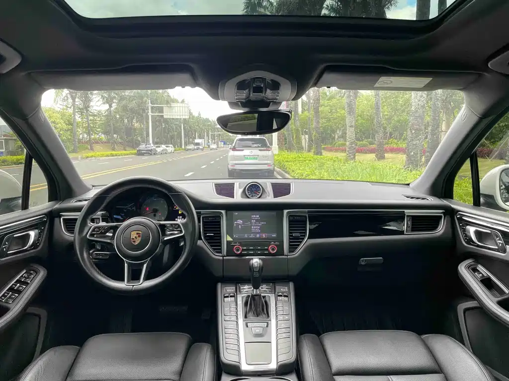 Porsche Macan — миниатюра 5