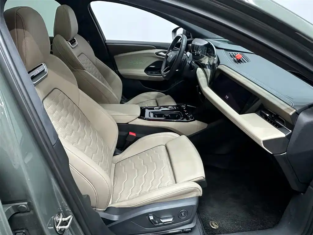 Audi A6L e-tron — миниатюра 14