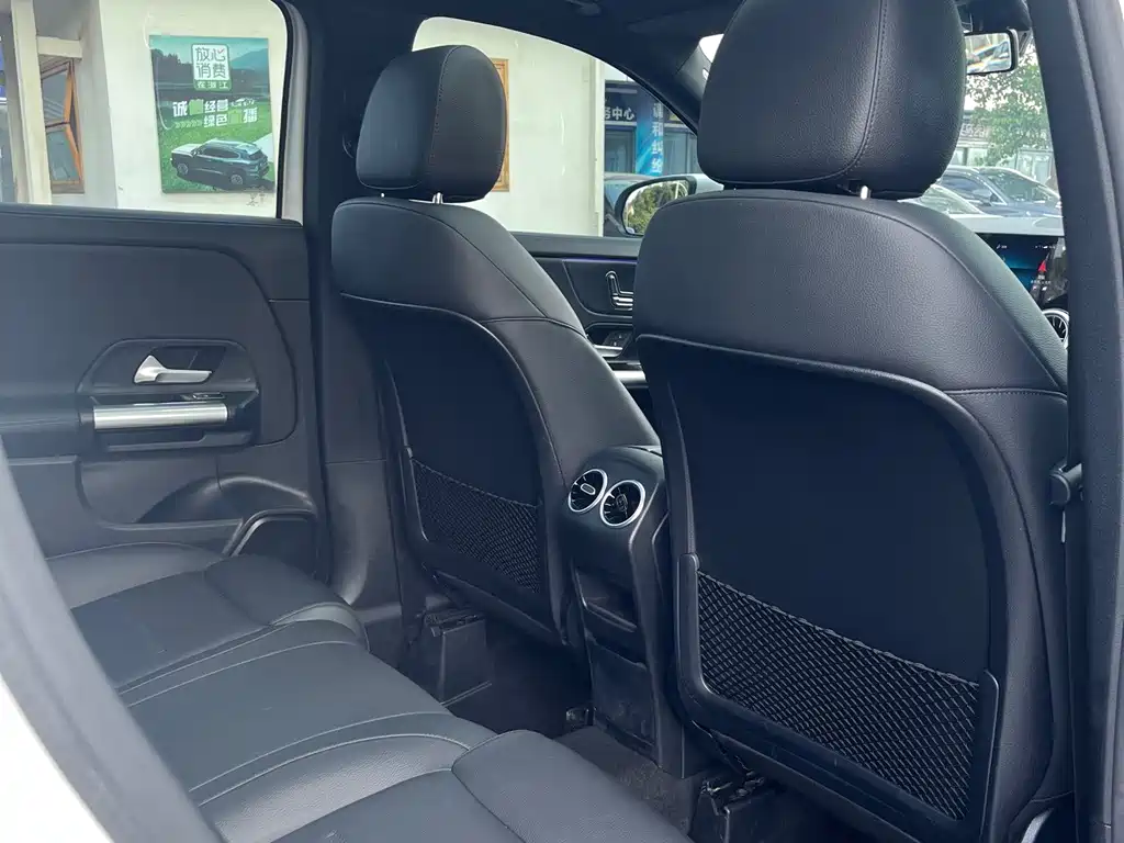 Mercedes-Benz GLA — миниатюра 7