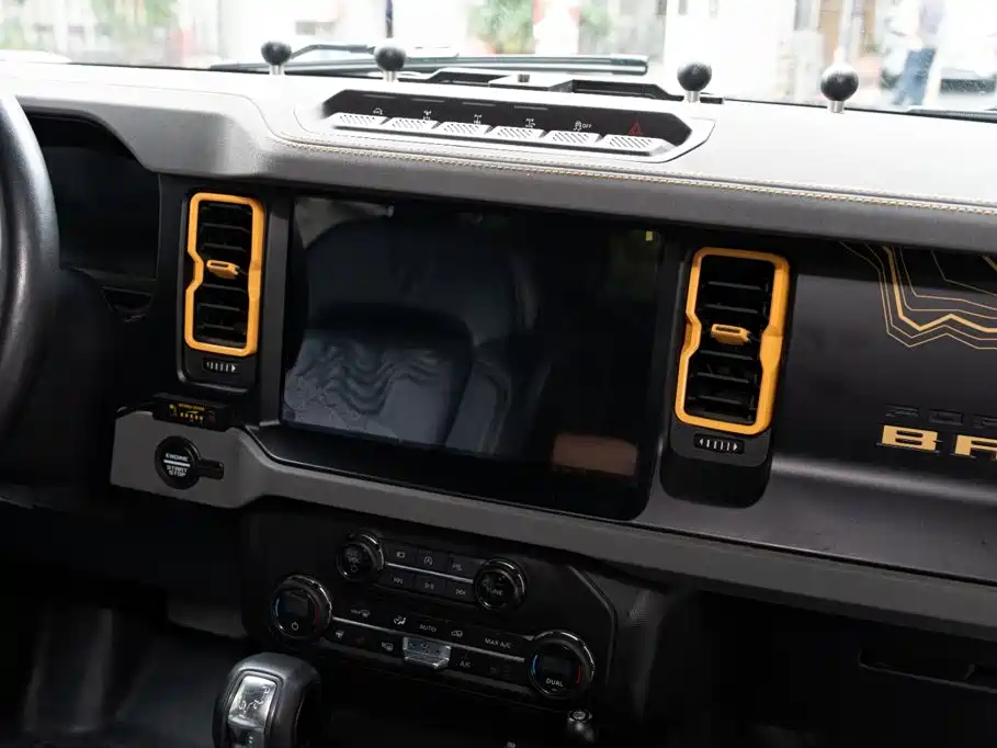 Ford Bronco — миниатюра 12