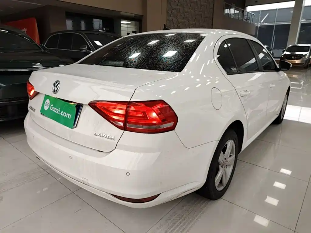 Volkswagen Lavida — миниатюра 5