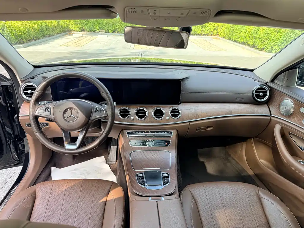 Mercedes-Benz E-Class — миниатюра 5