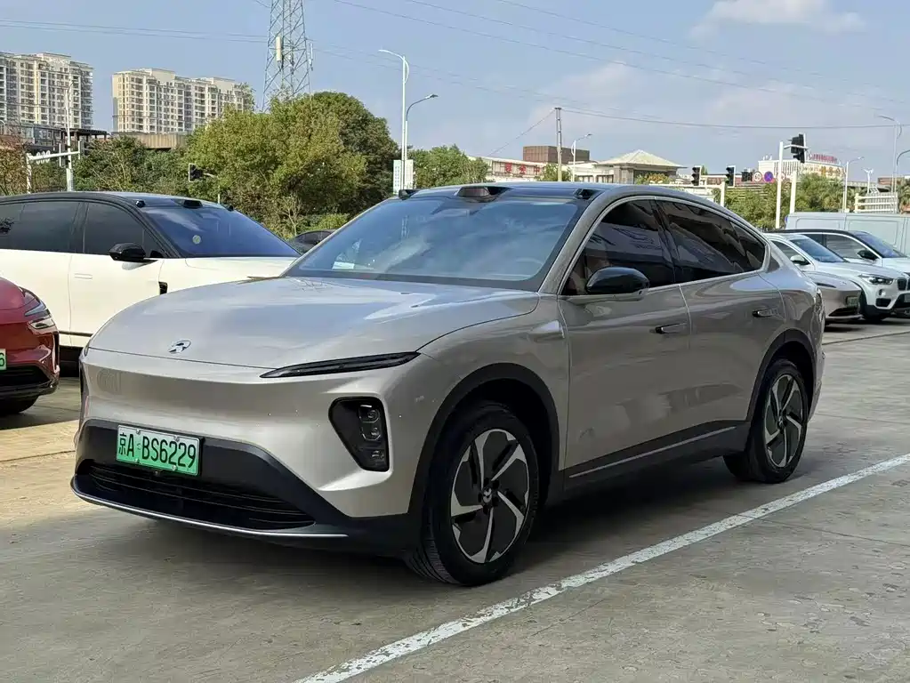 NIO EC7