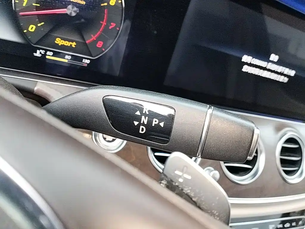 Mercedes-Benz E-Class — миниатюра 14