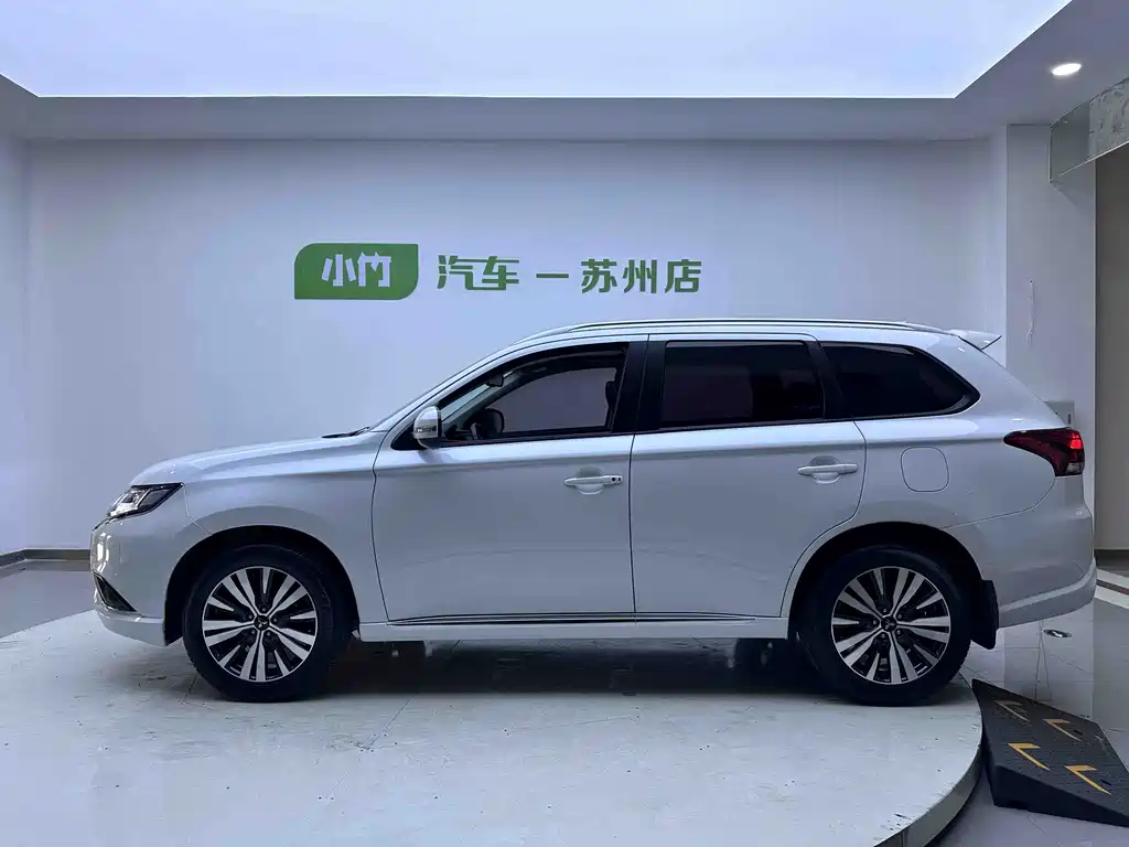 Mitsubishi Outlander — миниатюра 7