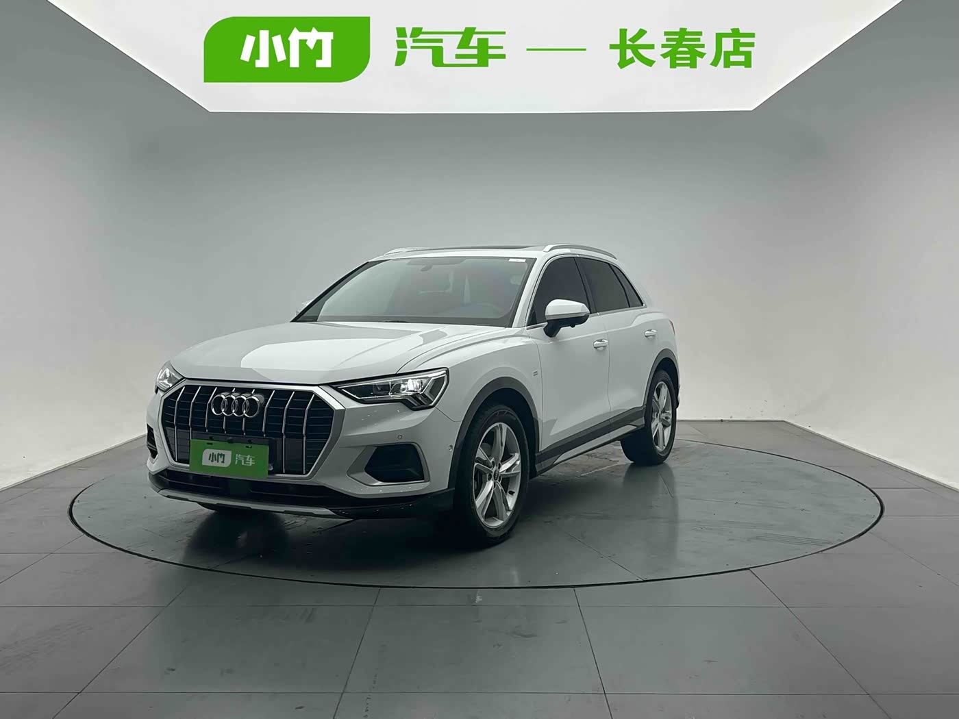 Audi Q3 1.4 л 2023 г. Белый, пробег 16000 км