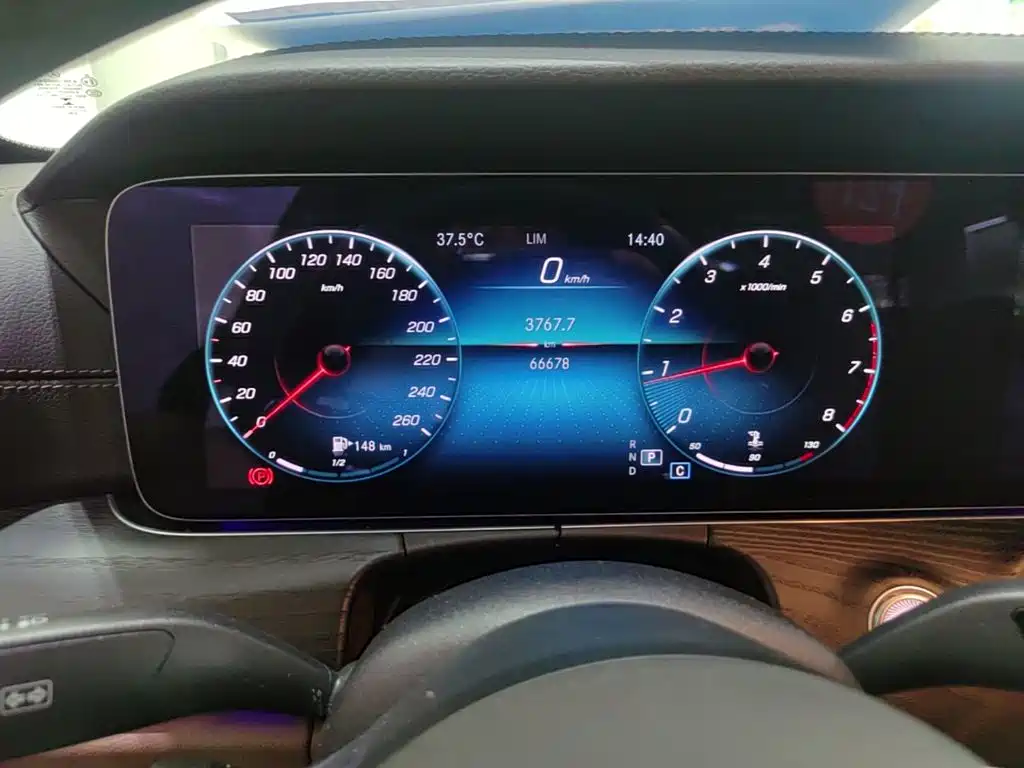 Mercedes-Benz E-Class — миниатюра 12