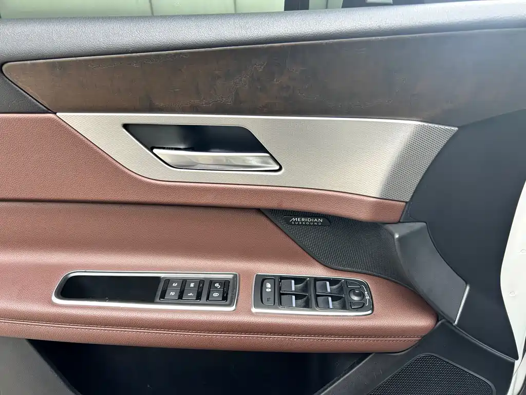 Jaguar XFL — миниатюра 12