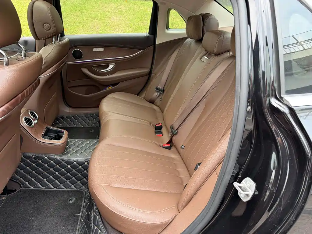 Mercedes-Benz E-Class — миниатюра 12