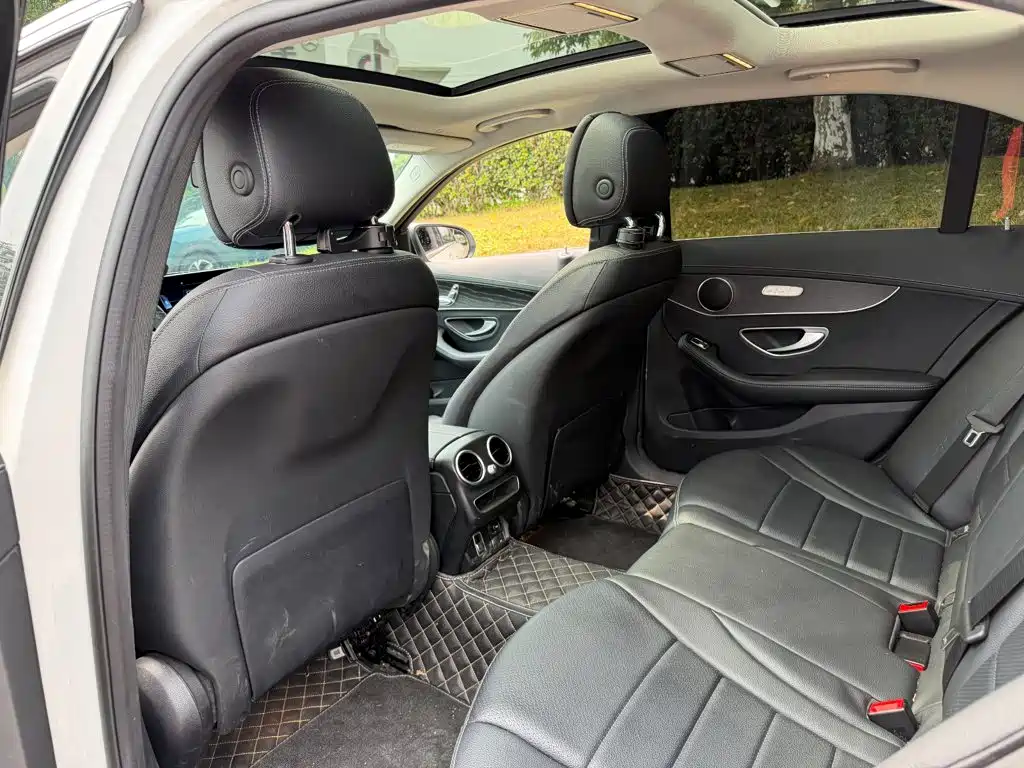 Mercedes-Benz C-Class — миниатюра 11