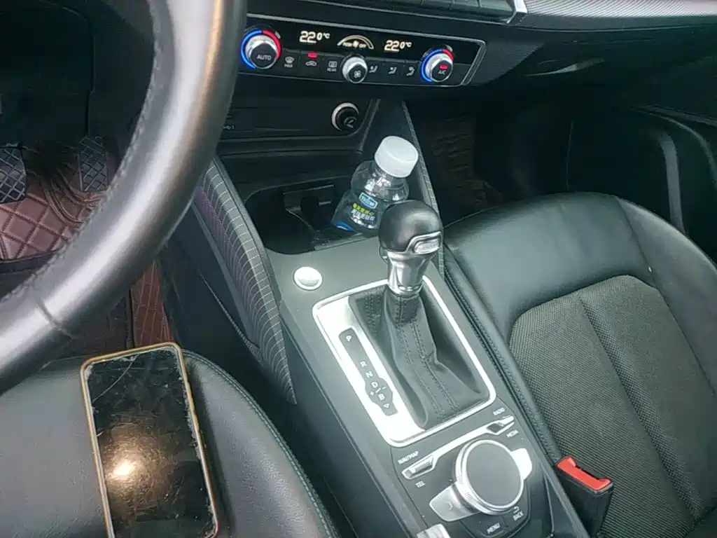 Audi Q2L e-tron — миниатюра 14