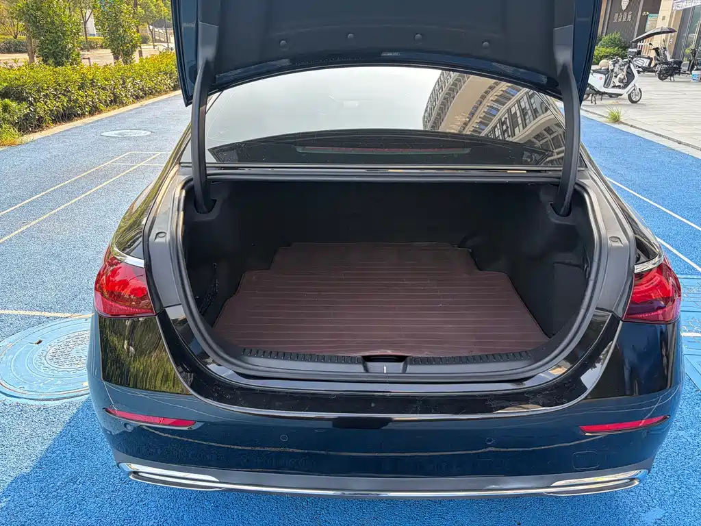 Mercedes-Benz E-Class — миниатюра 24