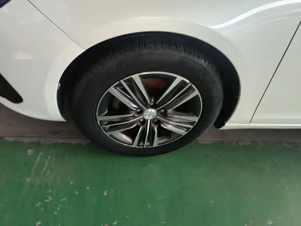 Peugeot 308 — миниатюра 23